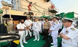 دریادار ایرانی از صنایع دریایی هند بازدید کرد