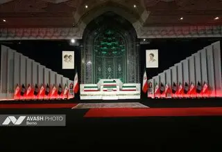 تصاویری از بازشدن درهای مصلای بزرگ امام خمینی تهران قبل از وداع با رهبر شهید انقلاب + ببینید 