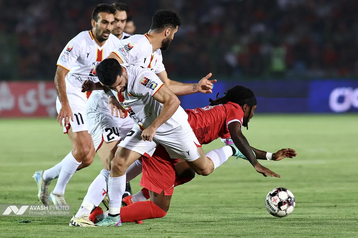 لیگ برتر فوتبال - پرسپولیس و فولاد
