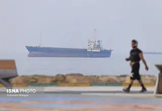 تردد کشتیرانی در تنگه هرمز متوقف شد
