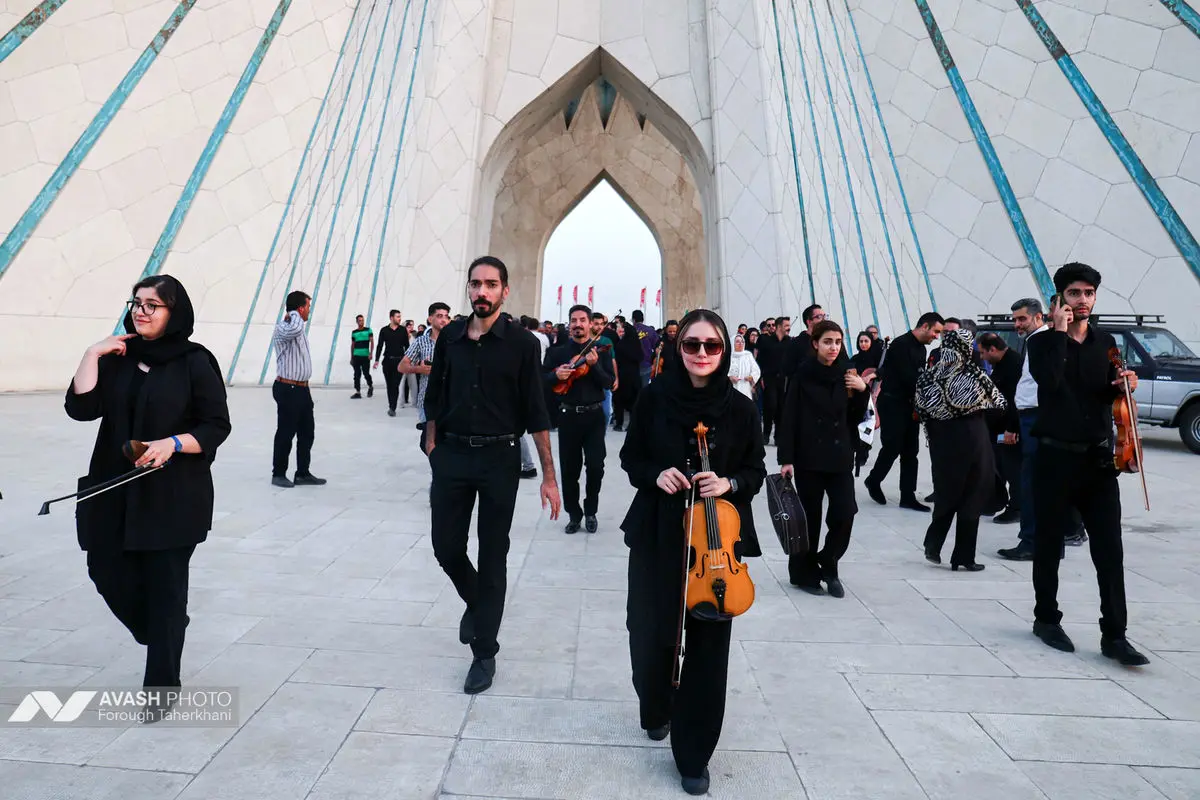 اجرای ارکستر سمفونیک تهران در میدان آزادی