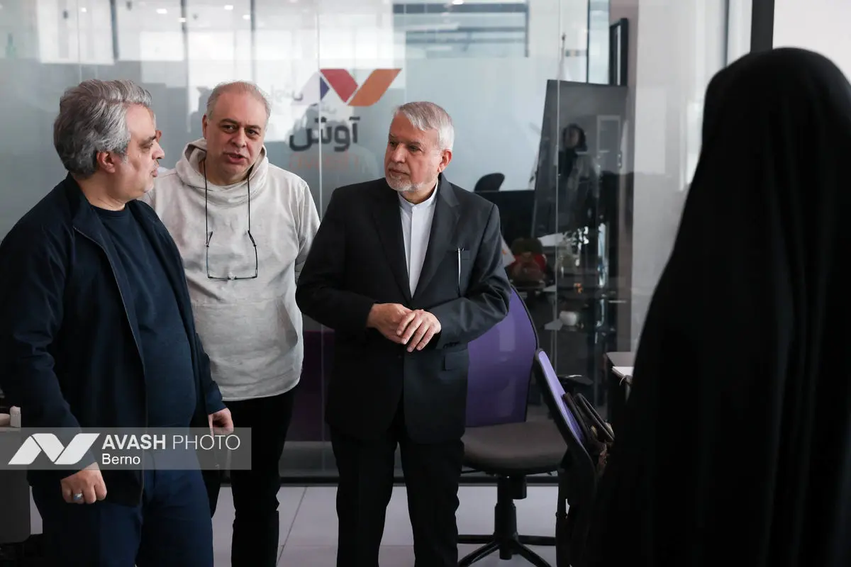 بازدید سیدرضا صالحی امیری از تحریریه آوش