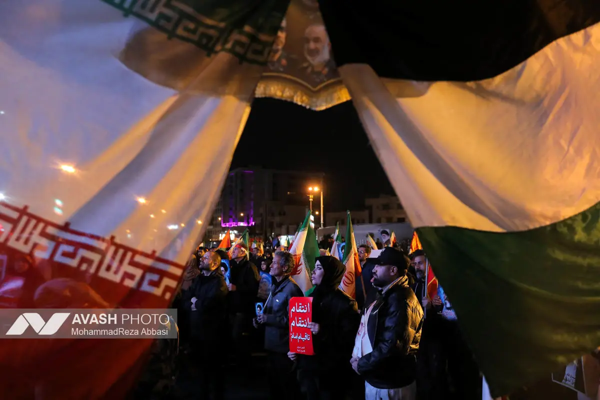 هفتمین شب تجمع مردم تهران در سوگ رهبر شهید