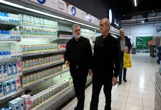 بازدید رئیس جمهور از وضعیت تأمین و توزیع کالاهای اساسی در تهران