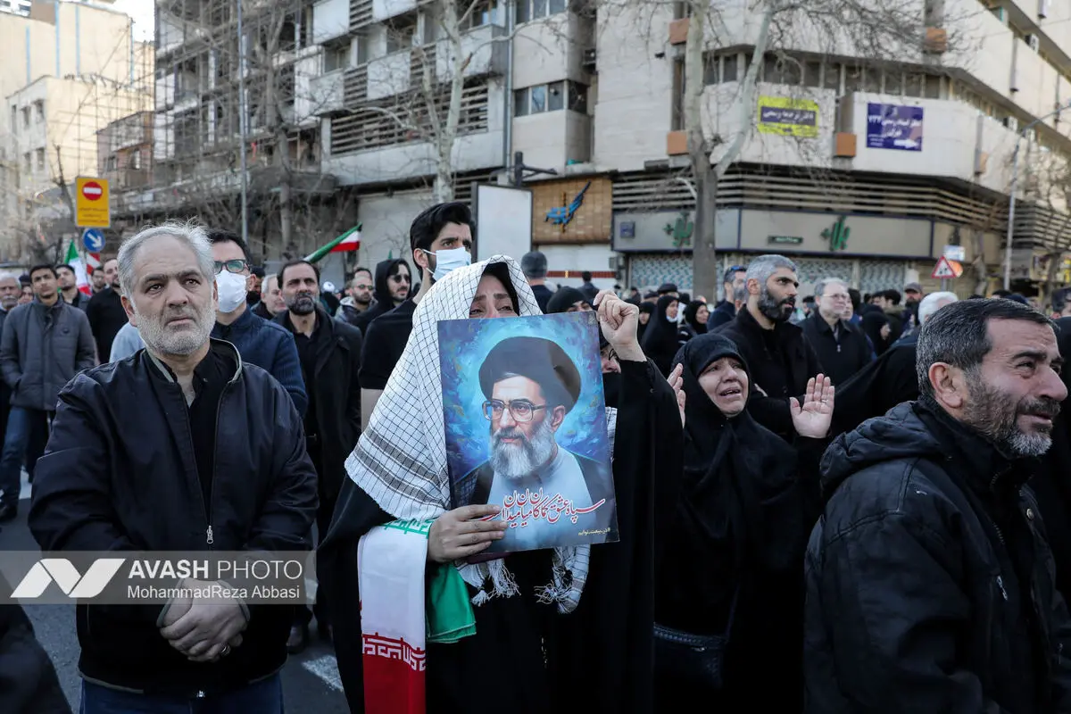 تجمع سوگواران رهبر شهید انقلاب در میدان انقلاب تهران