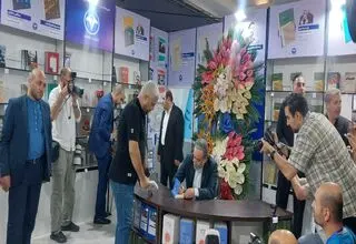 عراقچی به نمایشگاه کتاب رفت