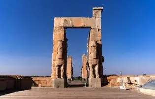 نام‌نویسی بر سنگ تاریخ؛ وقتی عشق وندالیسم می‌شود