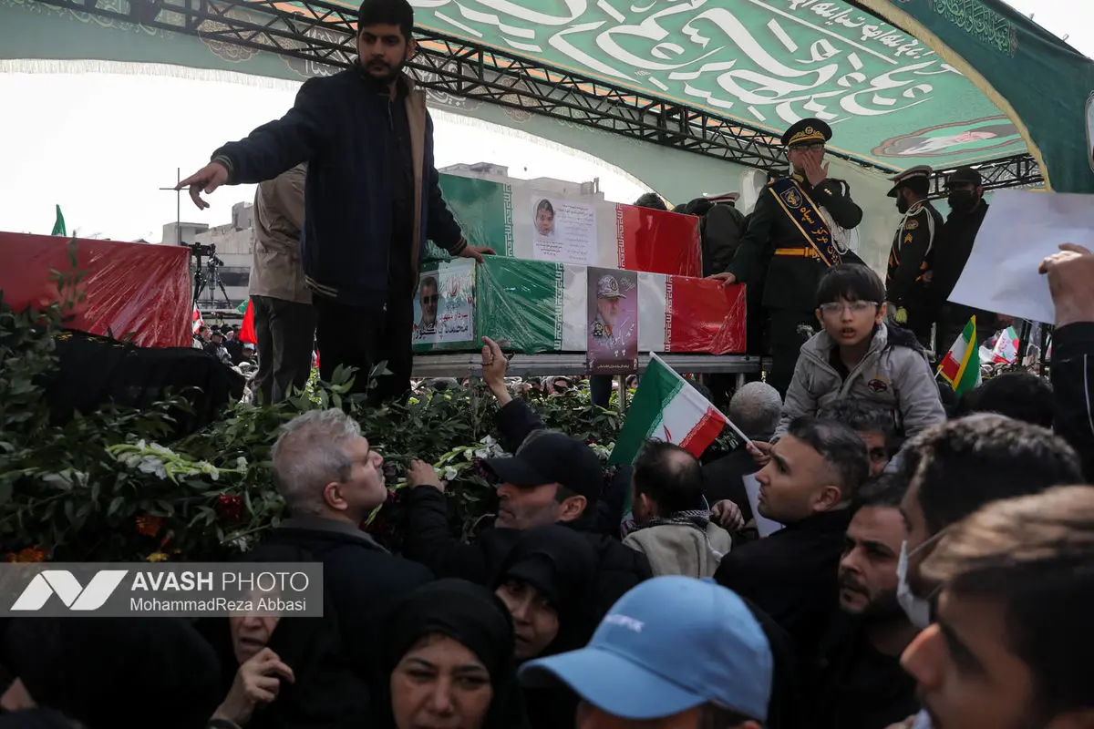 تشییع پیکر ۳۵ شهید جنگ رمضان در تهران -۲