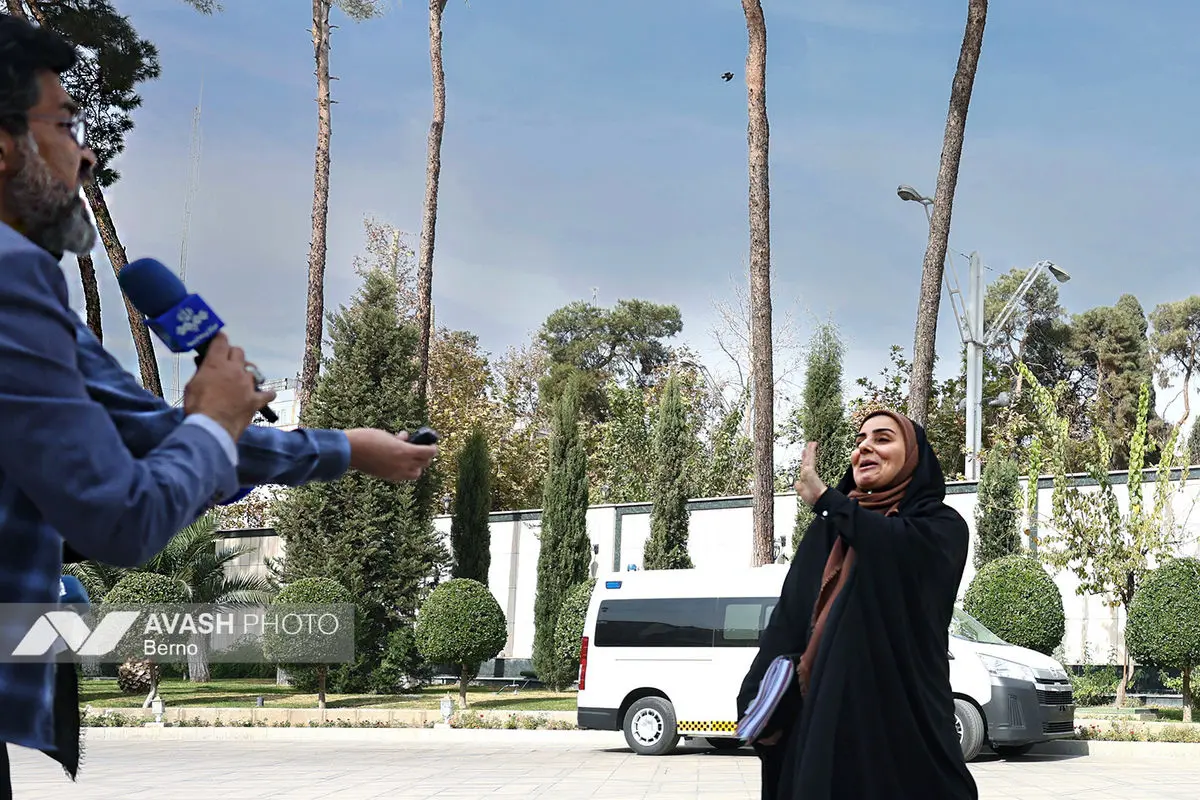 اعضای هیأت دولت در جمع خبرنگاران