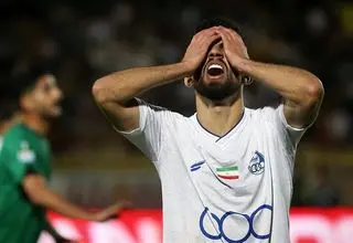 استقلال با دو غایب برابر المحرق