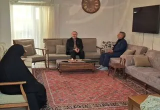 دیدا دبیرکل ستاد مبارزه با موادمخدر با خانواده شهید سرلشکر غلامرضا رضائیان