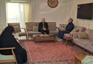 دیدا دبیرکل ستاد مبارزه با موادمخدر با خانواده شهید سرلشکر غلامرضا رضائیان