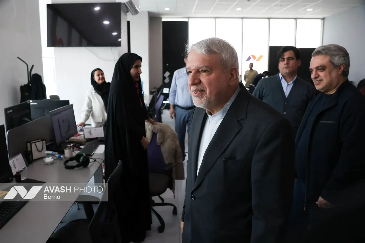 بازدید سیدرضا صالحی امیری از تحریریه آوش