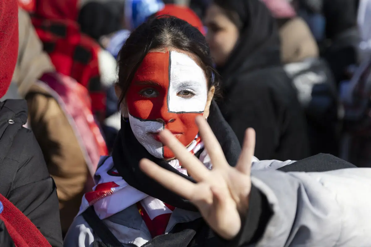 بانوی هوادار پرسپولیس در دربی 105 تهران