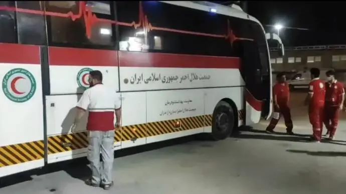 ورود نخستین اتوبوس آمبولانس حامل مصدومان از نجف به ایران