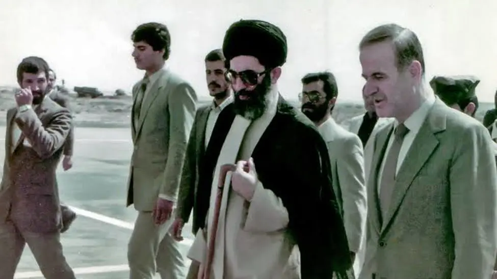 سفیر یک انقلاب در روزگار جنگ/ سیاست خارجی جمهوری اسلامی در دهه نخست انقلاب از دریچه سفرهای آیت‌الله خامنه‌ای
