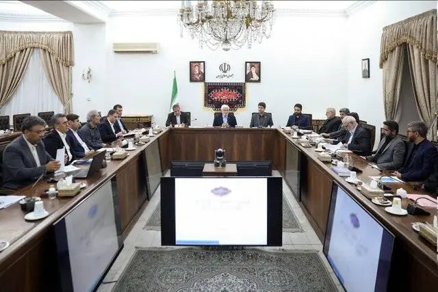 عارف: غفلت از شبکه ملی اطلاعات باید جبران شود
