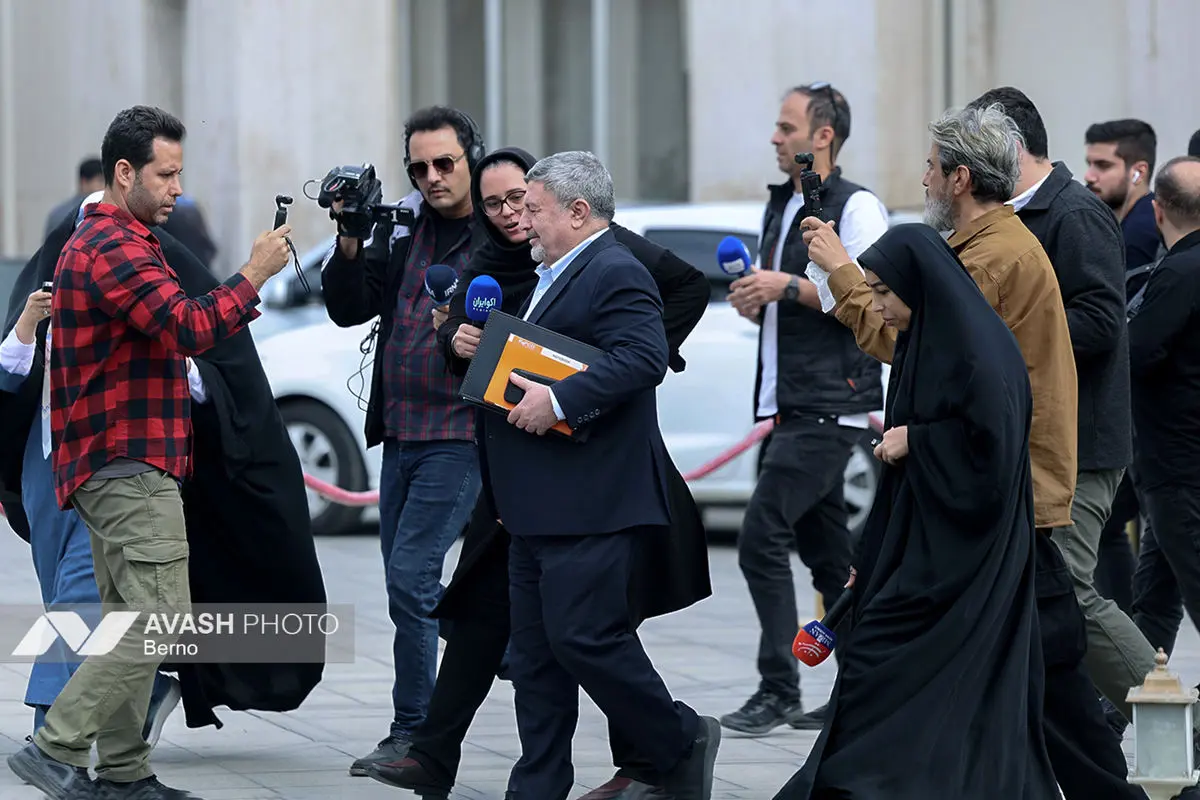 اعضای هیأت دولت در جمع خبرنگاران