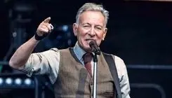 خواننده مشهور آمریکایی: جای ترامپ در زباله‌دان تاریخ است