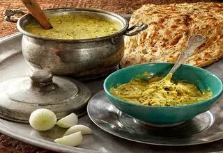 طرز تهیه کال جوش غذای سنتی تهرانی با کشک، گردو و گوجه