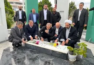 ادای احترام رئیس‌جمهور به مقام شامخ شهدای گلستان