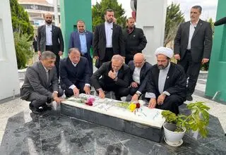 ادای احترام رئیس‌جمهور به مقام شامخ شهدای گلستان