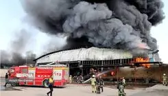 آتش سوزی گسترده در کارخانه برفاب شهرکرد