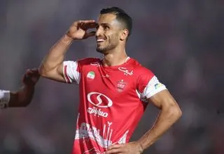 پرسپولیس با آقای گل تمدید کرد