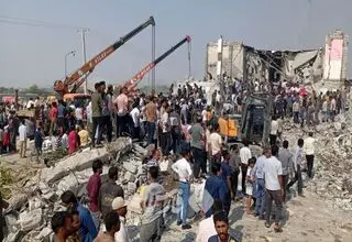 ملت سرافراز ایران در مقابل دشمن خواهد ایستاد