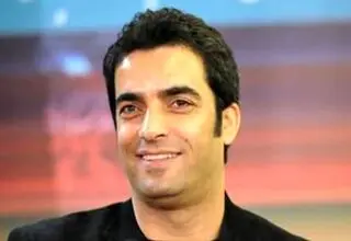 پرچم ایران در دست منوچهر هادی+عکس 