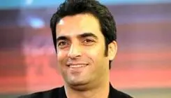 پرچم ایران در دست منوچهر هادی+عکس 