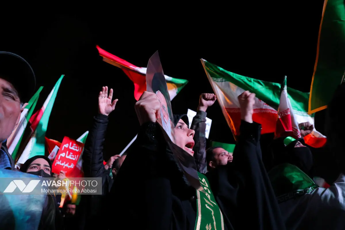 هفتمین شب تجمع مردم تهران در سوگ رهبر شهید