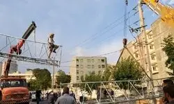  در پی سقوط دکل برق در شهریار به درختان و منازل مسکونی آسیب وارد شد