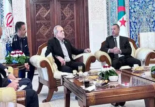 توقف کوتاه مسعود پزشکیان در الجزایر + ببینید 