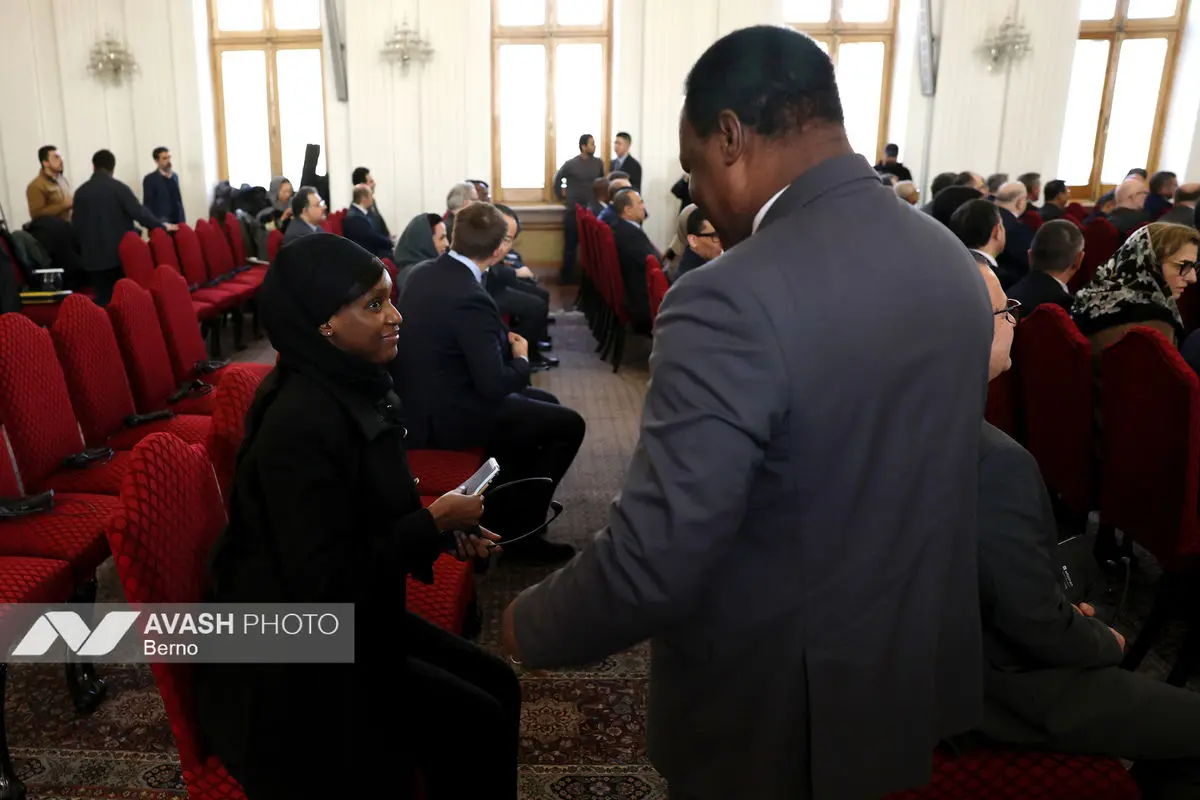 نشست وزیر امور خارجه با سفرا و روسای نمایندگی‌های خارجی مقیم تهران