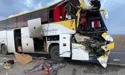 برخورد هولناک اتوبوس با تریلی