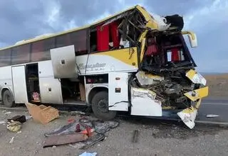 برخورد هولناک اتوبوس با تریلی