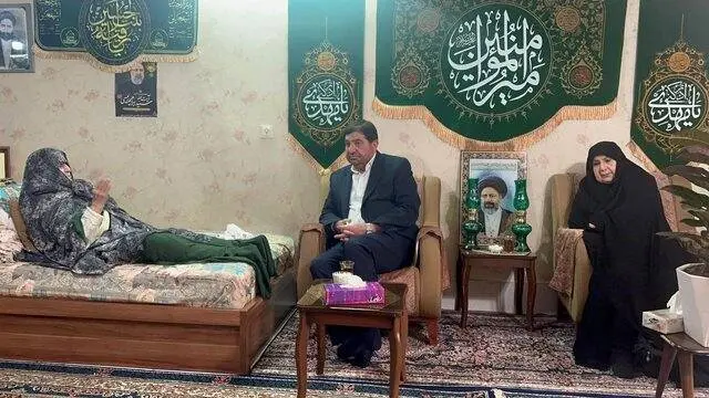مخبر به منزل مادر مرحوم رئیسی رفت