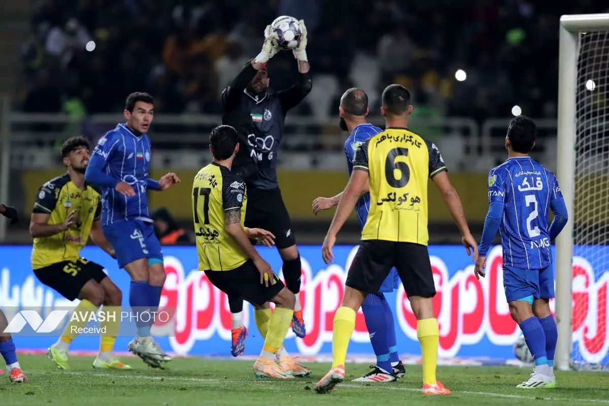 لیگ برتر فوتبال ؛ سپاهان و استقلال