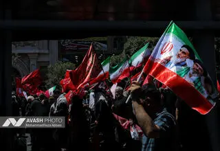 اقامه نماز در حرم مطهر رضوی و خیابان‌های منتهی به بارگاه ثامن الائمه