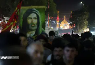 زائران اربعین در مسیر نجف به کربلا