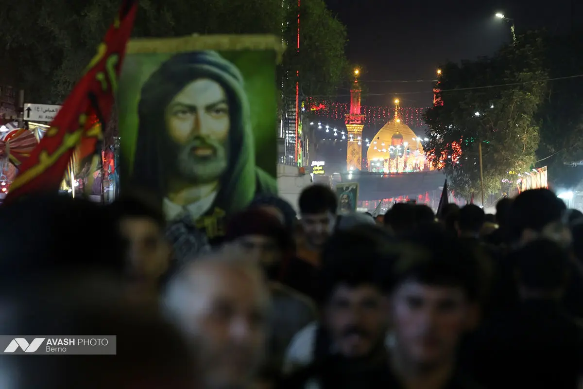زائران اربعین در مسیر نجف به کربلا