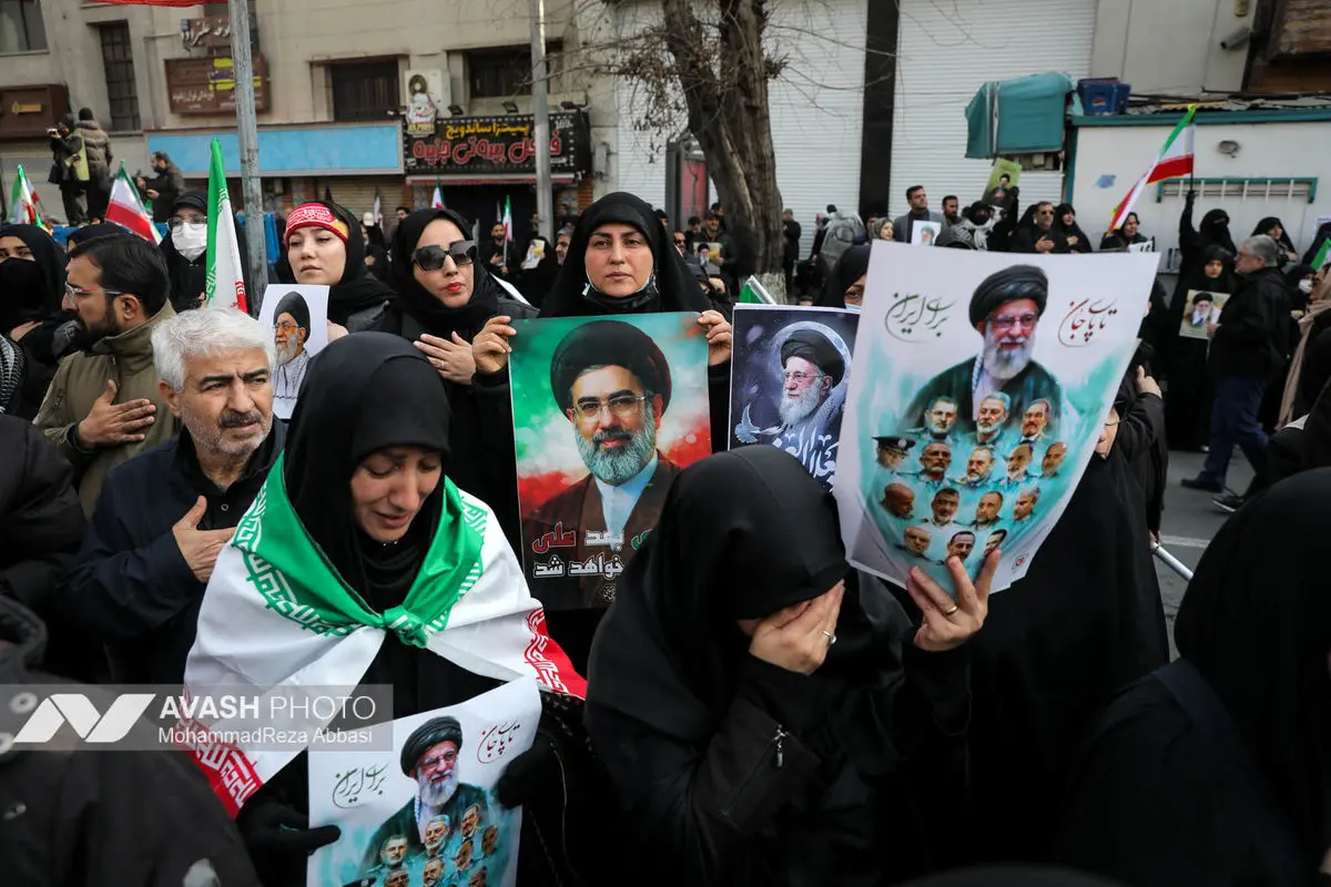 تشییع پیکر ۳۵ شهید جنگ رمضان در تهران -۲