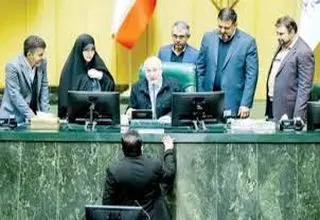 دوراهی پاستور؛ ترمیم کابینه یا تیغ استیضاح؟ 