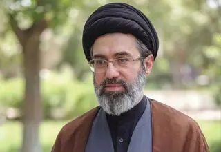 رهبر انقلاب: احقاق حقوق تضعیف‌شده ملت ایران باید پیگیری شود