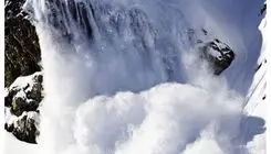 صحنه‌ای وحشتناک و زیبا از سقوط بهمن