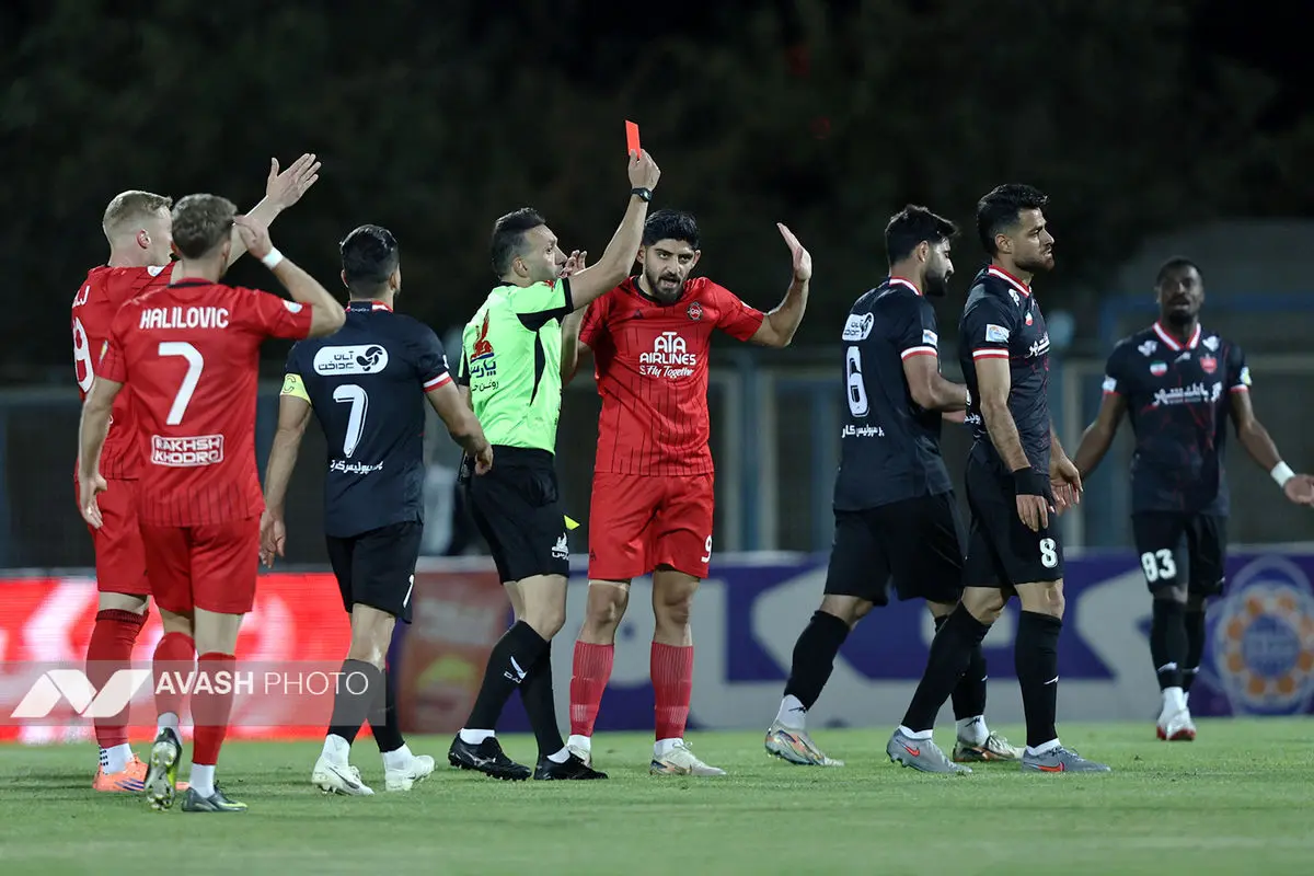 لیگ برتر فوتبال - تراکتور و پرسپولیس