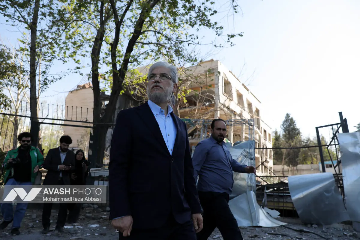 بازدید وزیر علوم از پژوهشکده هوا فضای سپاه