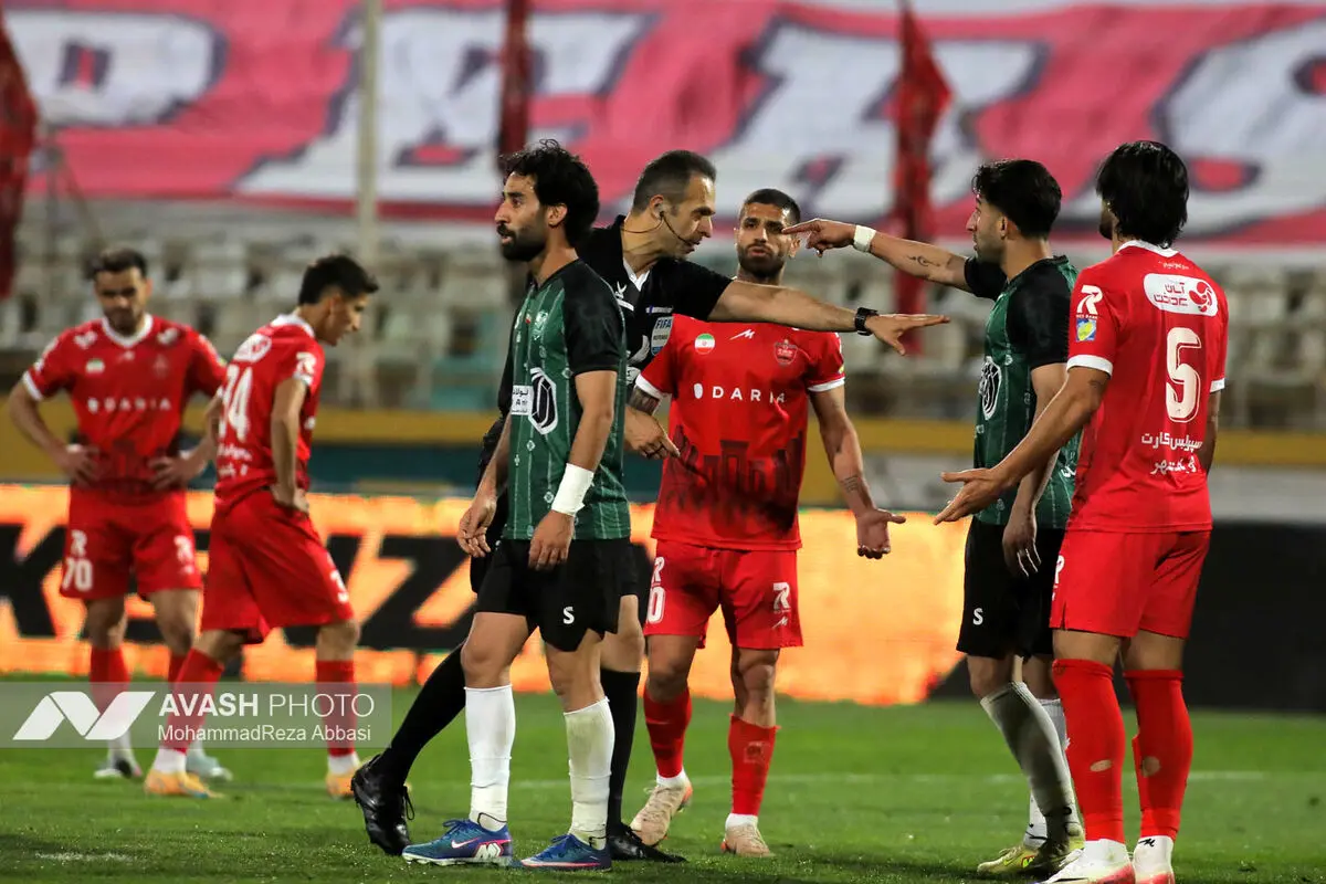 دیدار تیم های فوتبال  پرسپولیس تهران و خیبر خرم آباد
