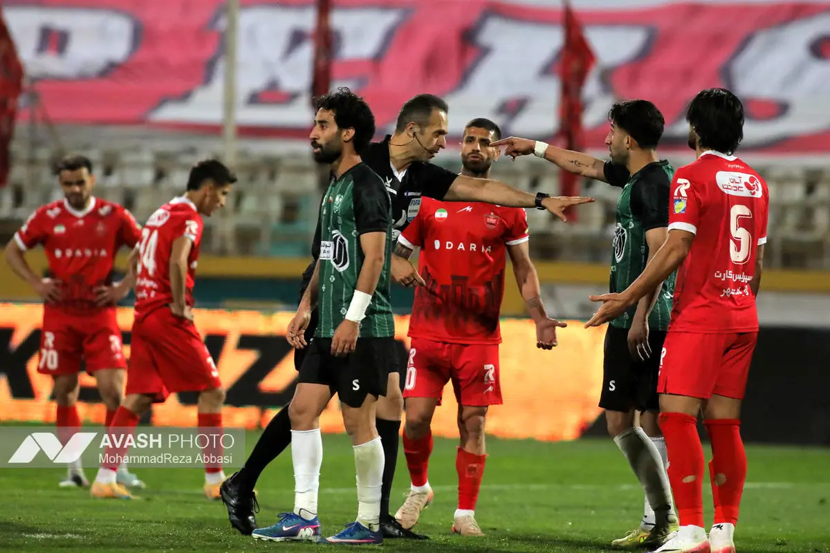 دیدار تیم های فوتبال  پرسپولیس تهران و خیبر خرم آباد